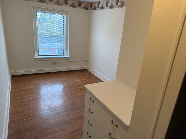 More Photos Of 1709 Shields Ave, Saint Paul Apartments For Sale