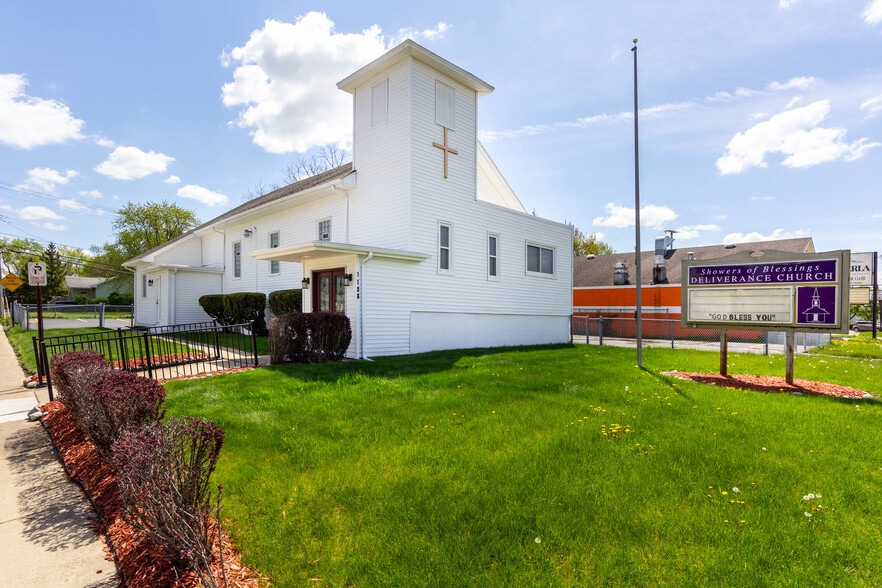 Primary Photo Of 1196 Joslyn Ave, Pontiac Religious Facility For Sale
