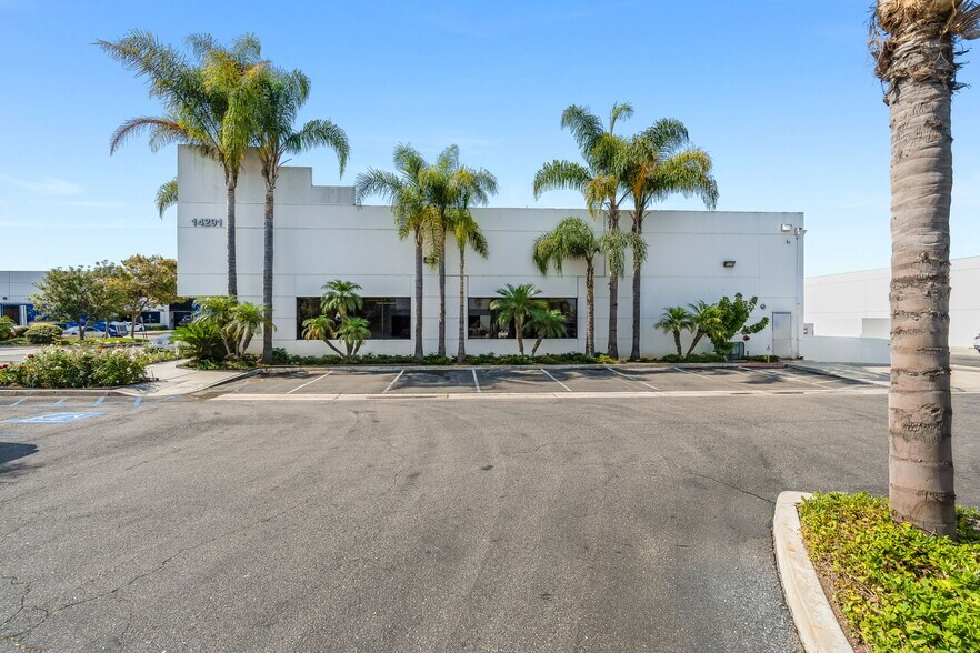 More Photos Of 14291 Commerce Dr, Garden Grove Manufacturing For Sale