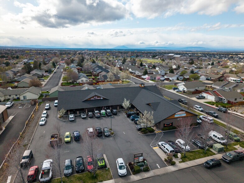 More Photos Of 2757 NW 7th St, Redmond Storefront Retail Office For Lease