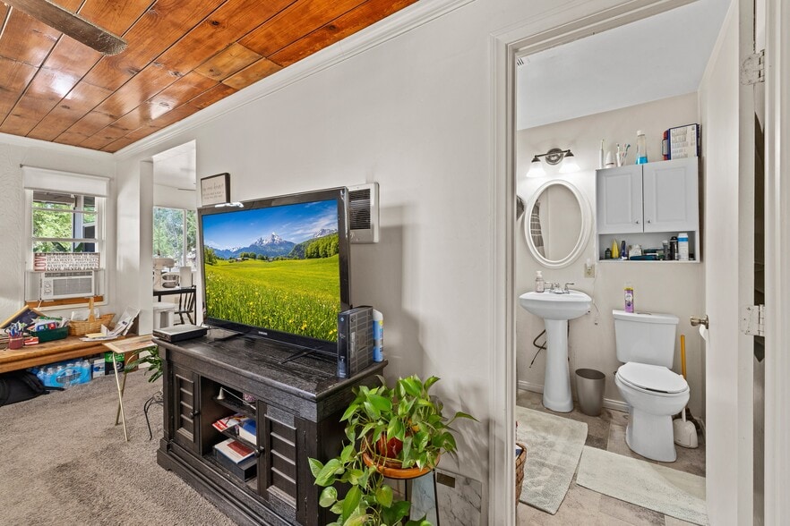 More Photos Of 2562 Alpine Blvd, Alpine Storefront Retail Residential For Sale