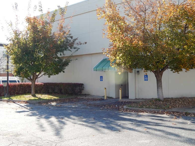 More Photos Of 3654 S Grand Blvd, Saint Louis Office For Sale