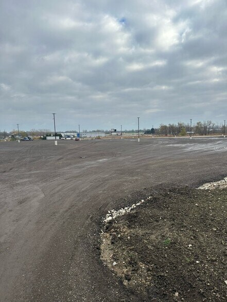 More Photos Of 2502 N Sylvania Ave, Sturtevant Service For Lease