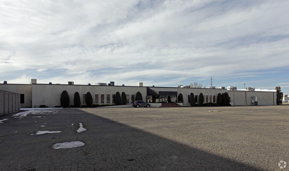 More Photos Of 5200 E Smith Rd, Denver Manufacturing For Lease