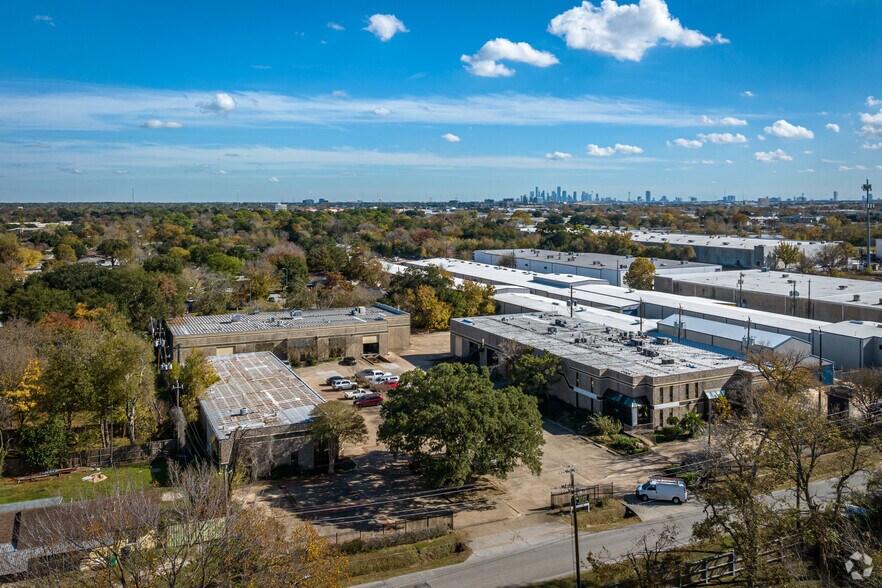 More Photos Of 3550-3560 Lang Rd, Houston Light Manufacturing For Sale