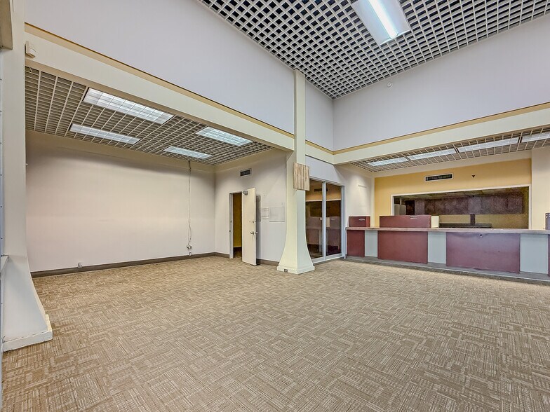 More Photos Of 1031 US Highway 181, Portland Bank For Lease