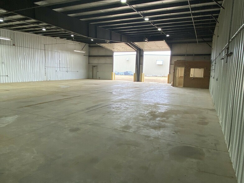 More Photos Of 1810 Mindy St, Tea Industrial For Lease