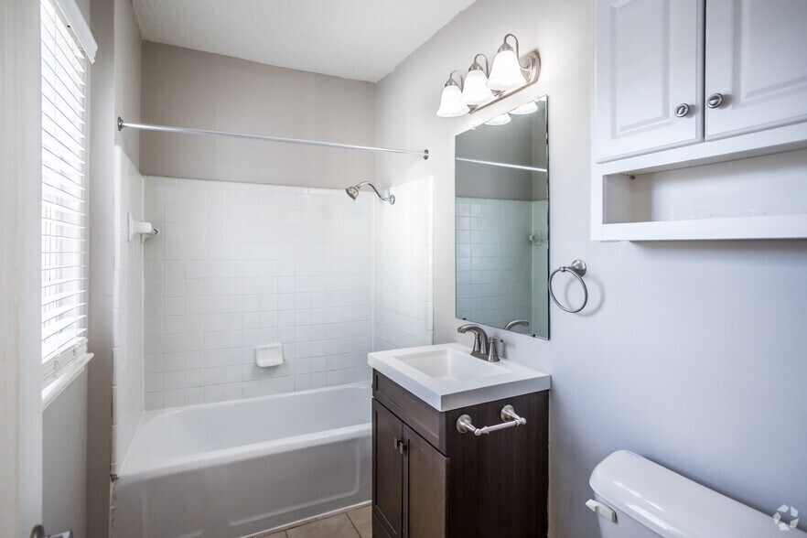 More Photos Of 2024 Jefferson Ave, Memphis Apartments For Sale