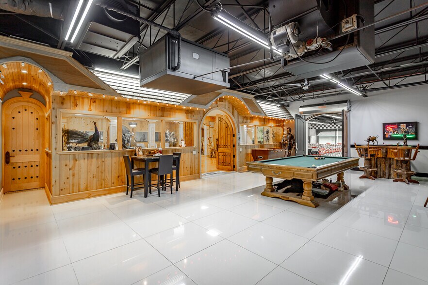 More Photos Of 395 S Ocoee St, Cleveland Showroom For Sale