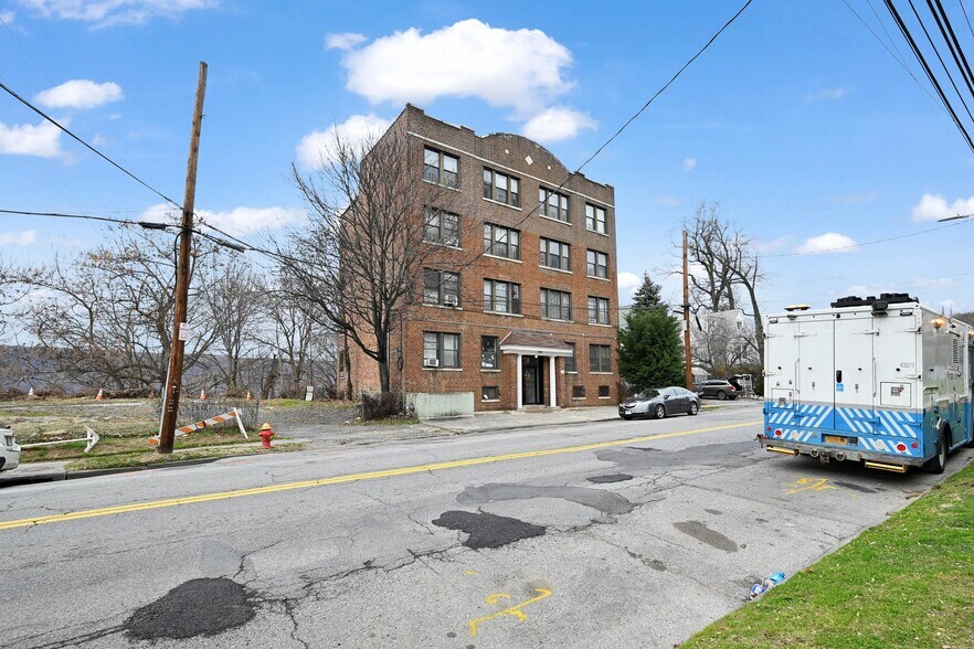 More Photos Of 737 Warburton Ave, Yonkers Apartments For Sale