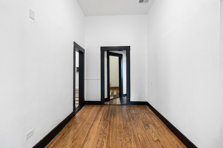 More Photos Of 327 S Robb St, Trinity Specialty For Lease