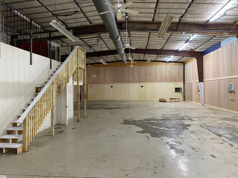 More Photos Of 1701 S Timber St, Stuttgart Office Residential For Sale