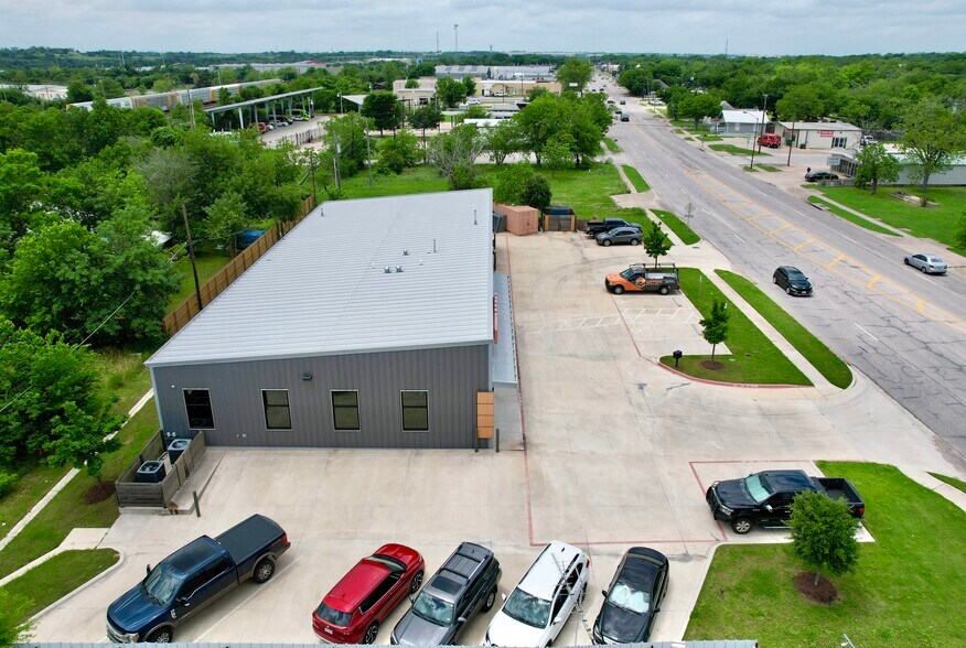More Photos Of 1009 W 2nd St, Taylor Flex For Sale