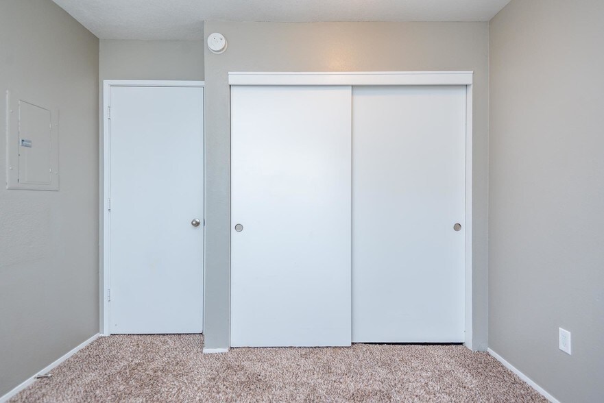 More Photos Of 805 NE Kane Dr, Gresham Apartments For Sale