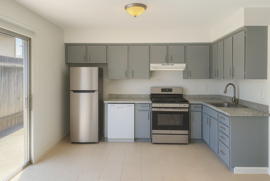 More Photos Of 22 S Lake Dr, Antioch Apartments For Sale