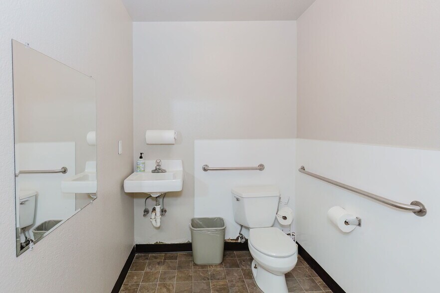 More Photos Of 4560 SE Mile Hill Dr, Port Orchard Freestanding For Sale
