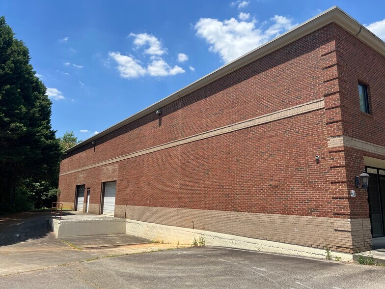 More Photos Of 4388 Sudderth Rd, Buford Warehouse For Sale