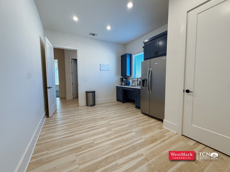 More Photos Of 13912 Indiana Ave, Lubbock Office For Lease