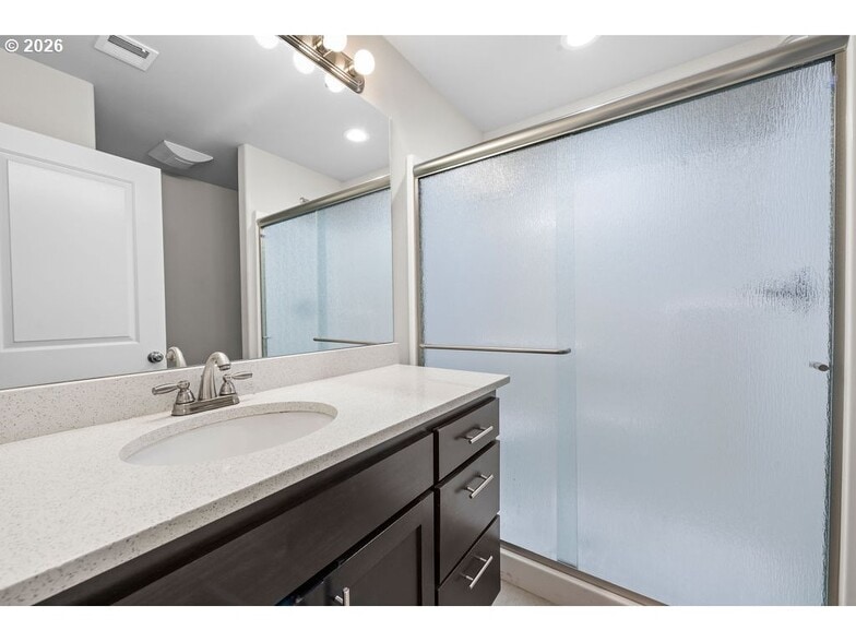 More Photos Of 1524 SE Honeysuckle Loop, Warrenton Apartments For Sale