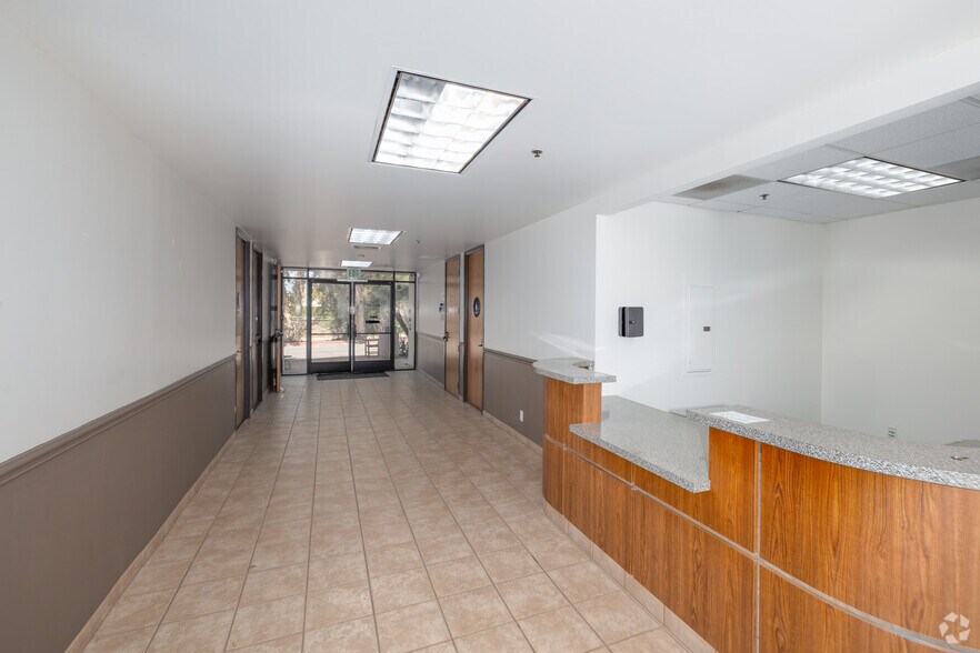 More Photos Of 1327 Del Norte Rd, Camarillo Medical For Lease