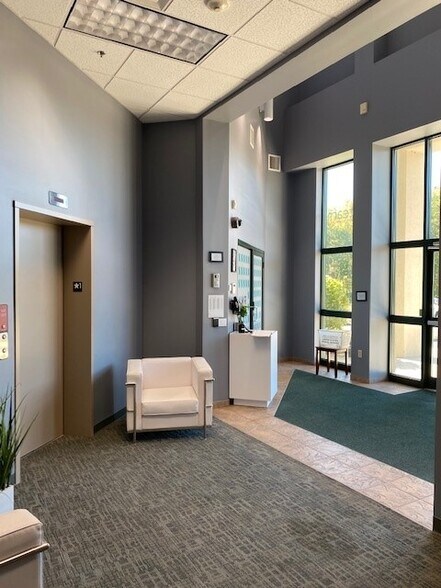 More Photos Of 1275 Park East Dr, Woonsocket Light Distribution For Lease