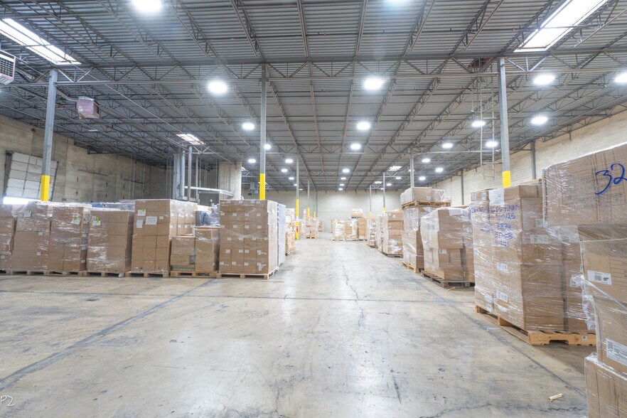 More Photos Of 2501-2575 Allan Dr, Elk Grove Village Warehouse For Lease