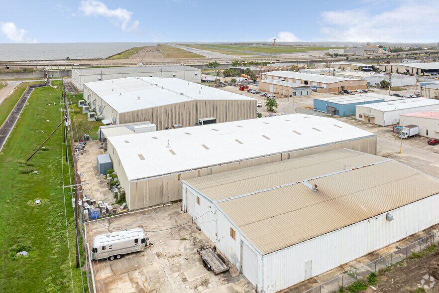 More Photos Of 234 Harbor Cir, New Orleans Warehouse For Sale