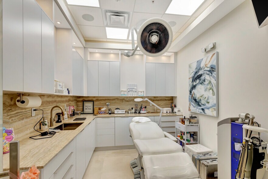 More Photos Of 2151 S Alternate A1A Hwy, Jupiter Medical For Sale