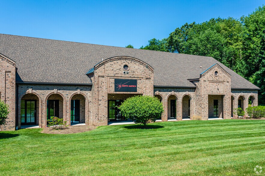 More Photos Of 11 Millpond Dr, Lafayette Flex For Lease