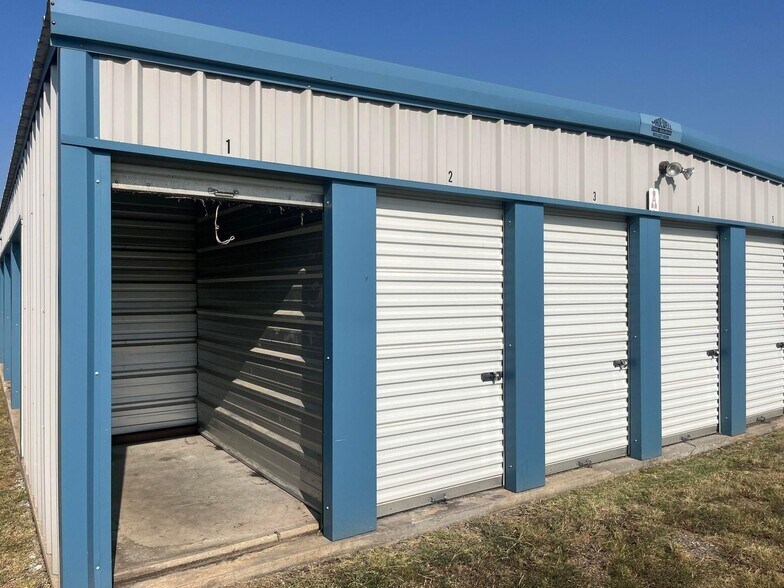 More Photos Of 1800 FM 815, Trenton Self Storage For Sale