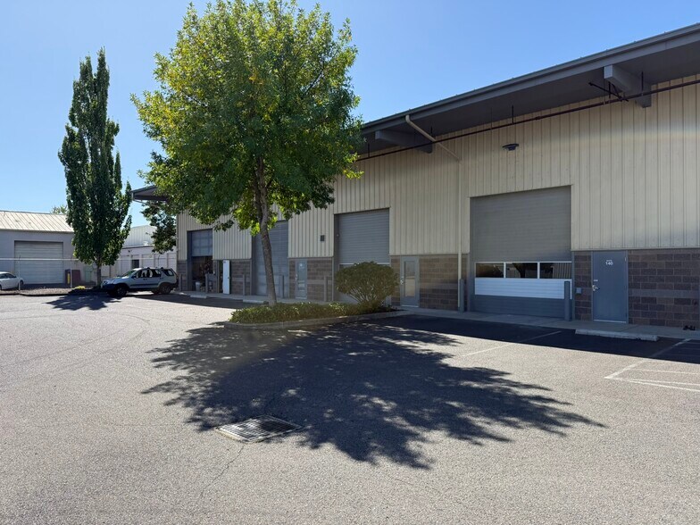 More Photos Of 2859 22nd St SE, Salem Warehouse For Lease