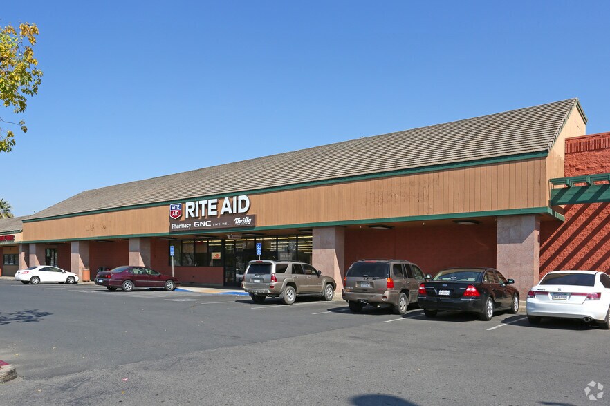 Primary Photo Of 260 N Highway 65, Lindsay Unknown For Lease