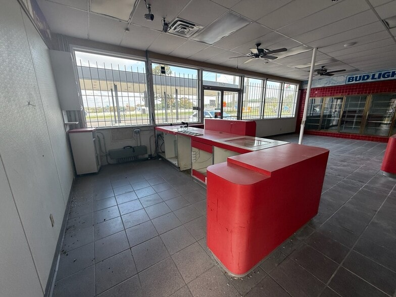 More Photos Of 13411 Interstate 20 W, Lindale Convenience Store For Lease
