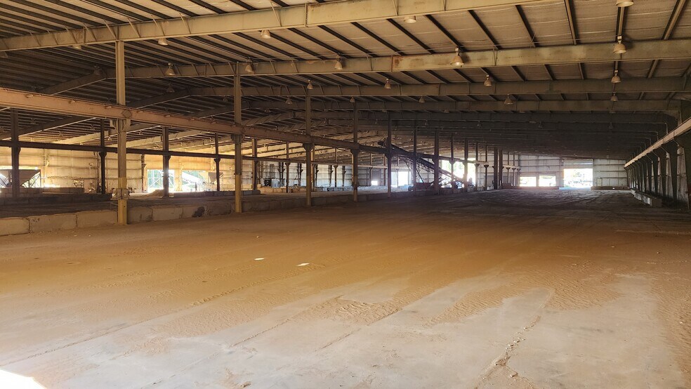 More Photos Of 325 Liberty Ln, Grand Cane Warehouse For Lease