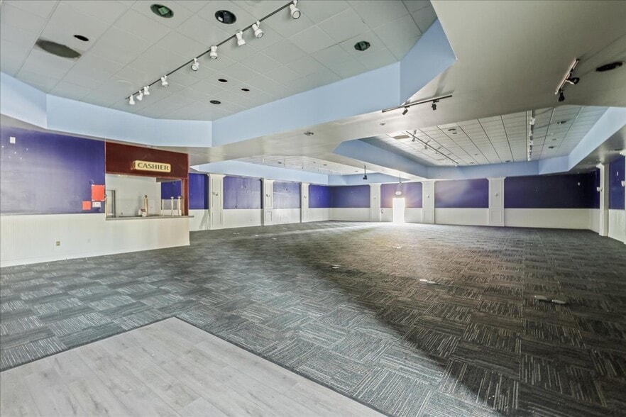 More Photos Of 13010 Hwy 99, Everett Casino For Sale