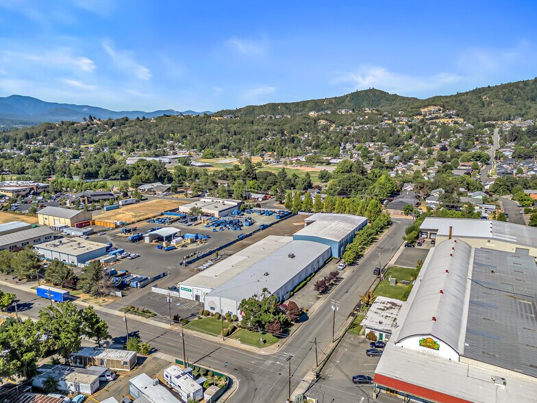 More Photos Of 1990 NW Washington Blvd, Grants Pass Warehouse For Sale