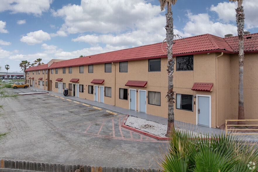 More Photos Of 3616 Veterans Blvd, Del Rio Hotel For Sale