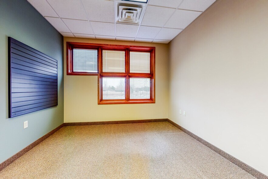 More Photos Of 11175 205th St W, Lakeville Storefront Retail Office For Lease