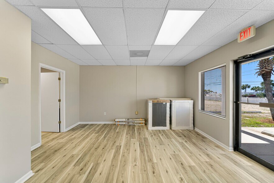 More Photos Of 6126 Thomas Dr, Panama City Self Storage For Sale