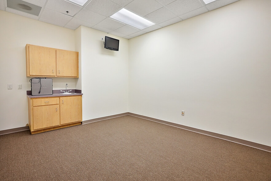 More Photos Of 711 W Main St, Leesburg Medical For Lease