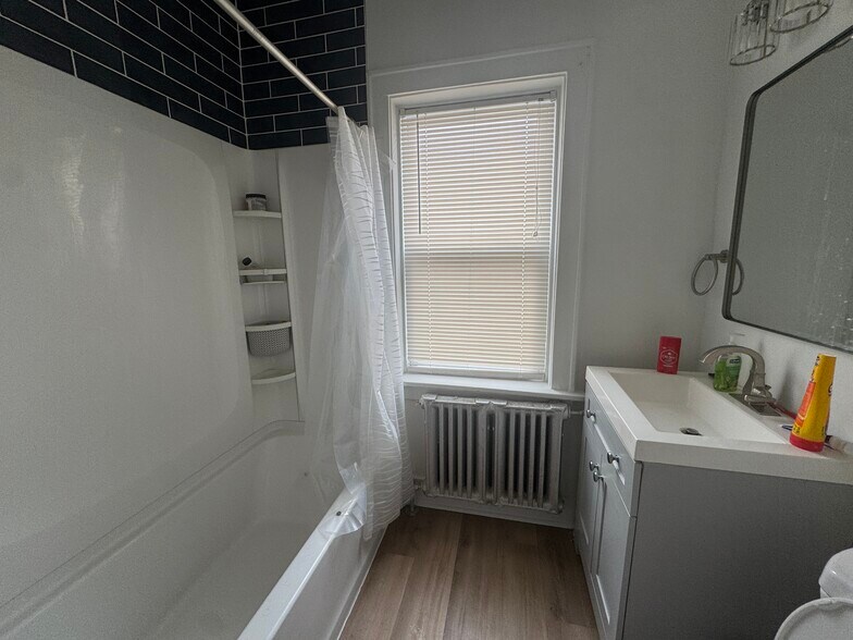 More Photos Of 1027 E Center St, Milwaukee Apartments For Sale