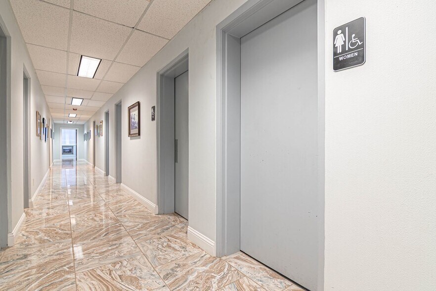 More Photos Of 200 W Illinois Ave, Midland Office For Sale