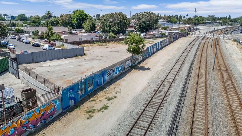 More Photos Of 1693-1699 E 109th St, Los Angeles Land For Sale