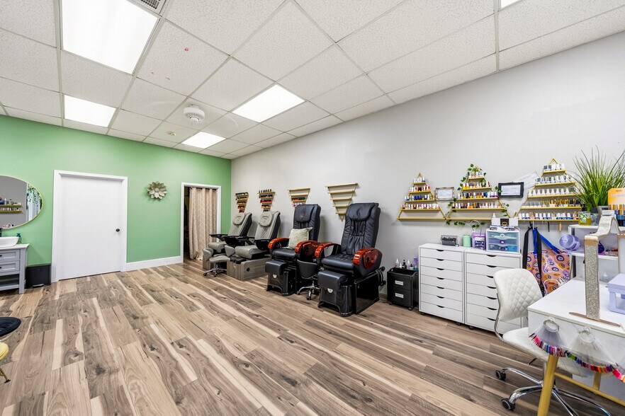 More Photos Of 7338 Crater Lake Hwy, White City Freestanding For Sale