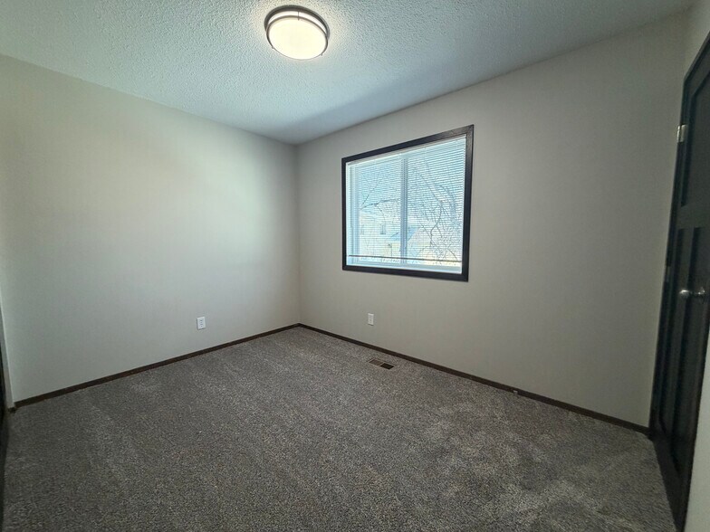 More Photos Of 4617 S Baha Ave, Sioux Falls Apartments For Sale