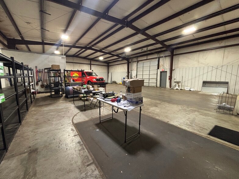 More Photos Of 267 Lakewood Dr, Greenville Warehouse For Lease