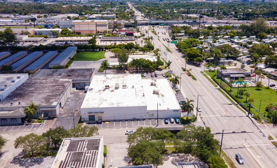 More Photos Of 3149 W Hallandale Beach Blvd, Hallandale Warehouse For Lease