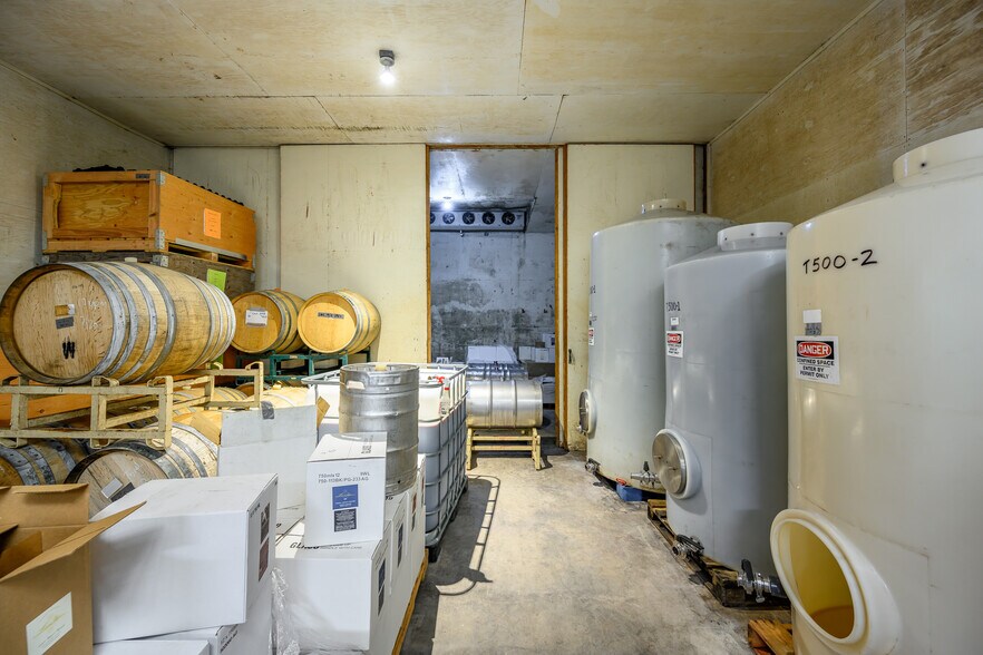 More Photos Of 475 NE 17th St, Mcminnville Storefront For Sale