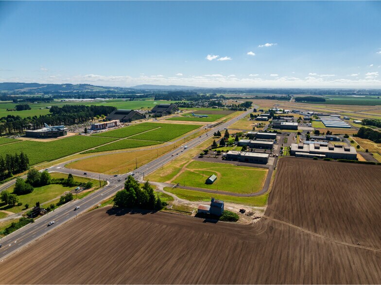 More Photos Of 3330 SE Three Mile Ln, McMinnville Light Manufacturing For Lease