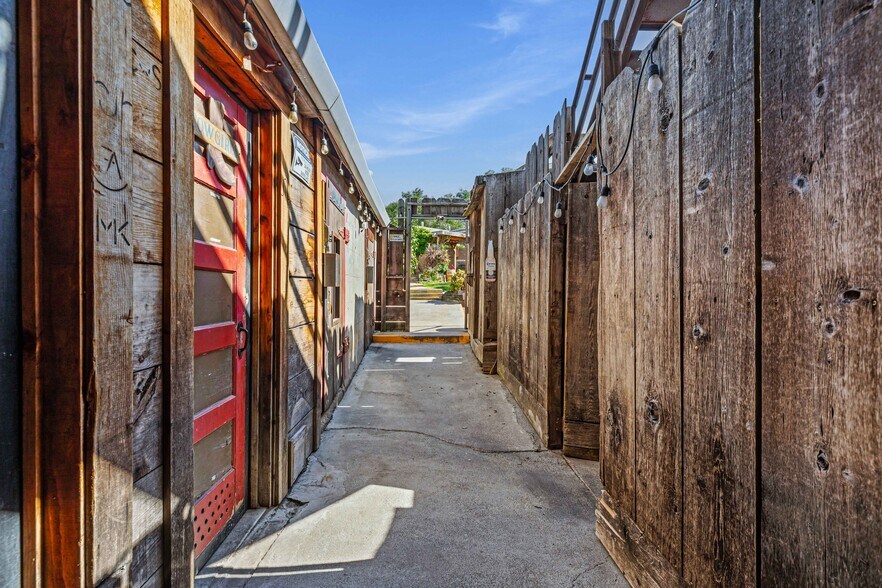 More Photos Of 30048 Yosemite Blvd, La Grange Bar For Sale